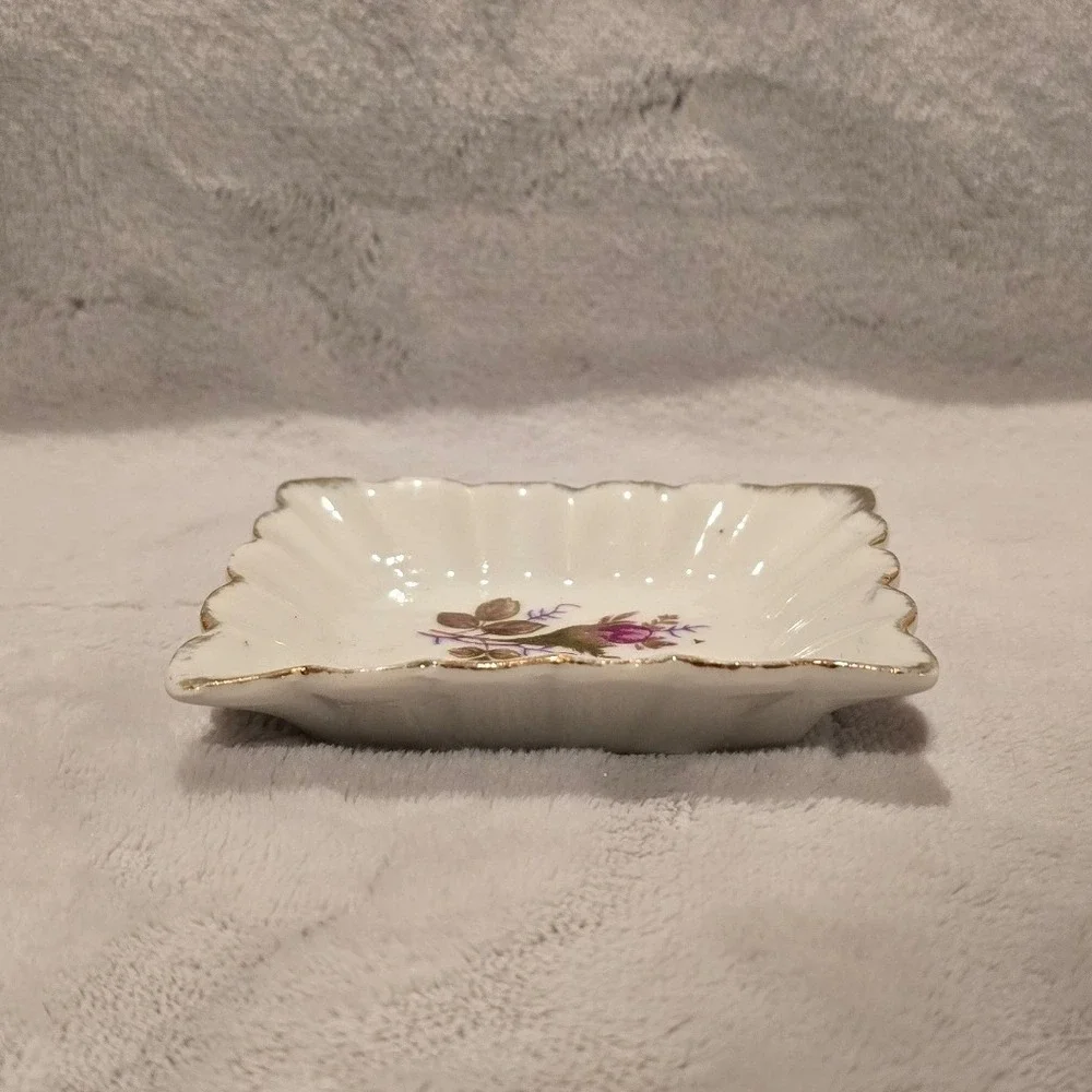 Vintage Porcelain‎ Trinket Dish Floral Rose Design Gold Trim Japan 3.5x2 5
